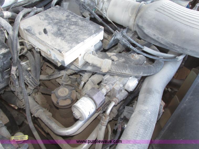 image for item G9875 2001 Ford F150 XL SuperCab pickup truck