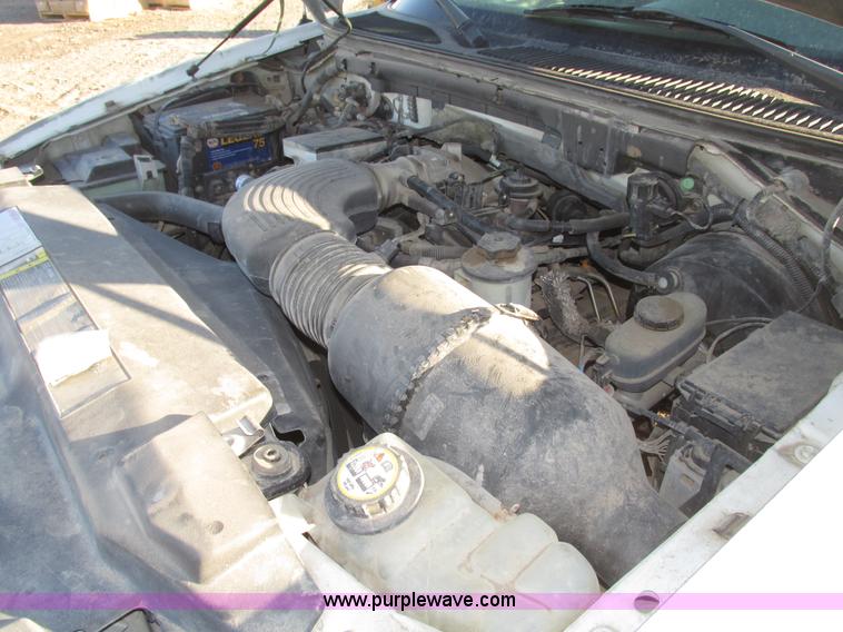 image for item G9875 2001 Ford F150 XL SuperCab pickup truck