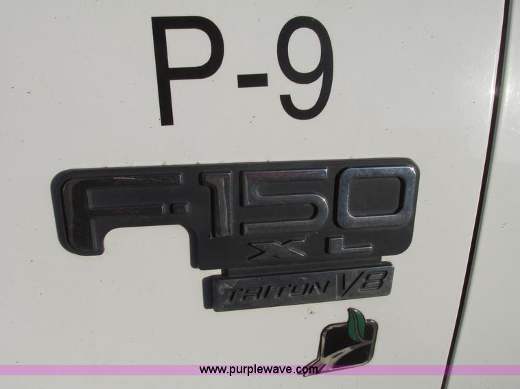 image for item G9875 2001 Ford F150 XL SuperCab pickup truck