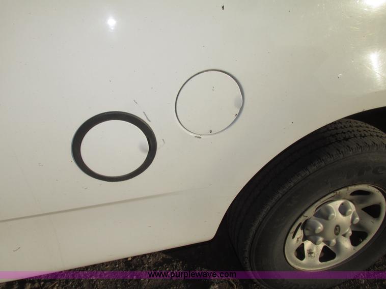 image for item G9875 2001 Ford F150 XL SuperCab pickup truck