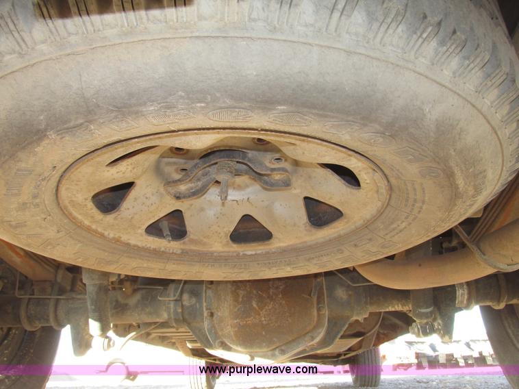 image for item G9875 2001 Ford F150 XL SuperCab pickup truck