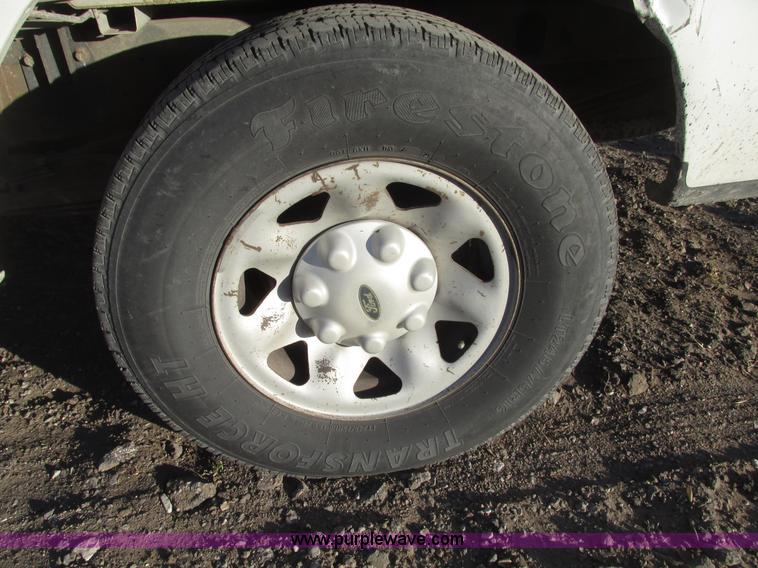 image for item G9875 2001 Ford F150 XL SuperCab pickup truck