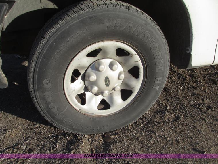 image for item G9875 2001 Ford F150 XL SuperCab pickup truck