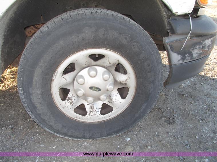 image for item G9875 2001 Ford F150 XL SuperCab pickup truck