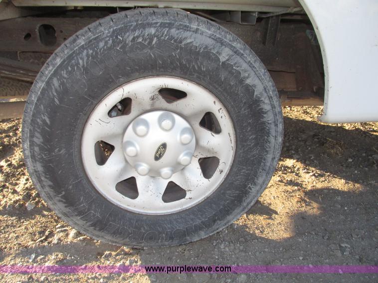 image for item G9875 2001 Ford F150 XL SuperCab pickup truck