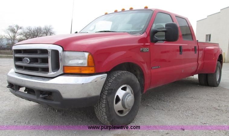 image for item G9887 2001 Ford F350 Super Duty XLT Crew Cab pickup truck