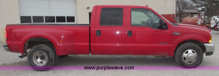 image for item G9887 2001 Ford F350 Super Duty XLT Crew Cab pickup truck