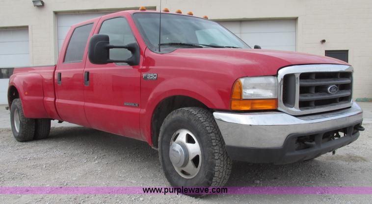 image for item G9887 2001 Ford F350 Super Duty XLT Crew Cab pickup truck