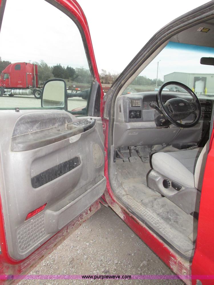 image for item G9887 2001 Ford F350 Super Duty XLT Crew Cab pickup truck