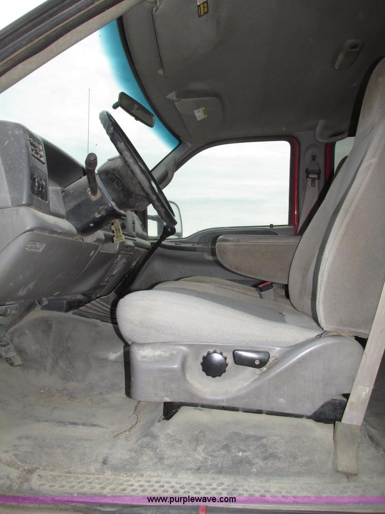 image for item G9887 2001 Ford F350 Super Duty XLT Crew Cab pickup truck