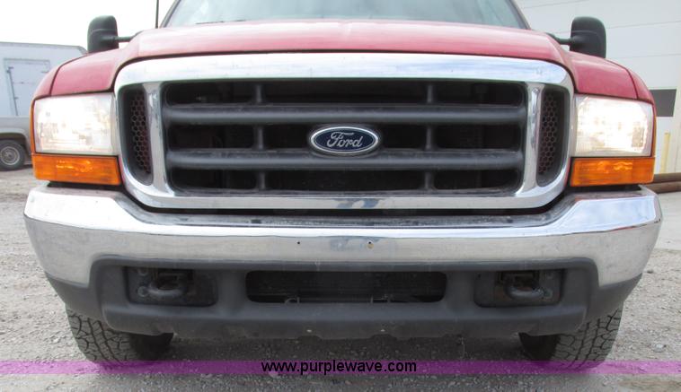 image for item G9887 2001 Ford F350 Super Duty XLT Crew Cab pickup truck