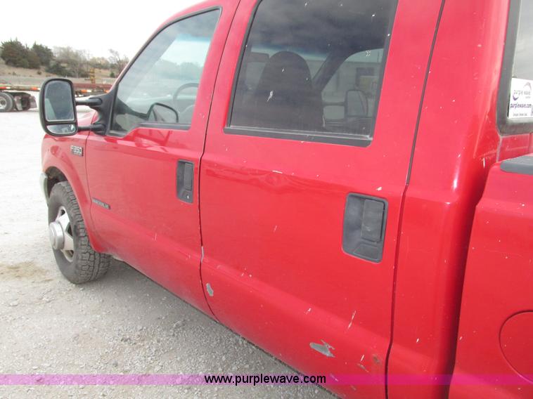 image for item G9887 2001 Ford F350 Super Duty XLT Crew Cab pickup truck