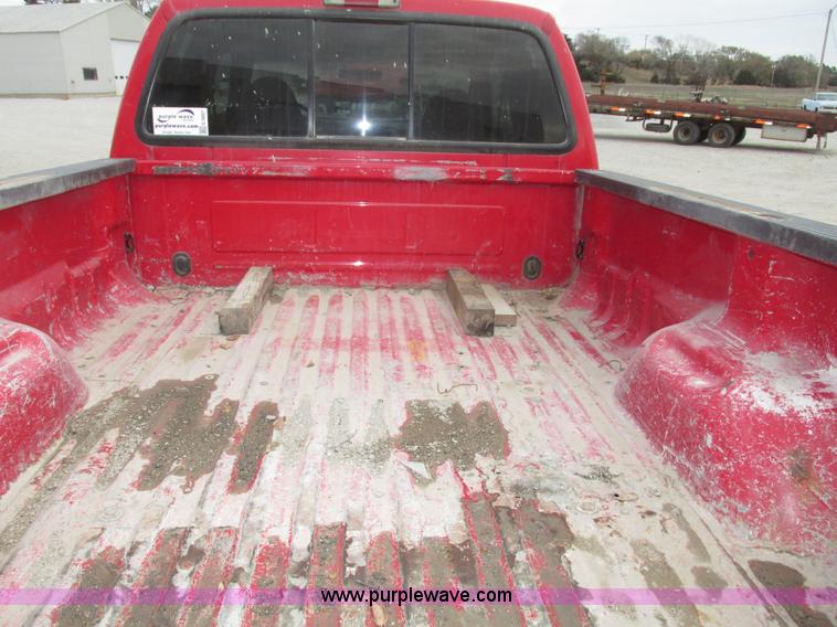 image for item G9887 2001 Ford F350 Super Duty XLT Crew Cab pickup truck