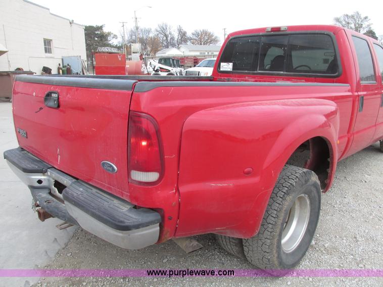 image for item G9887 2001 Ford F350 Super Duty XLT Crew Cab pickup truck