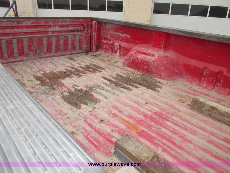 image for item G9887 2001 Ford F350 Super Duty XLT Crew Cab pickup truck