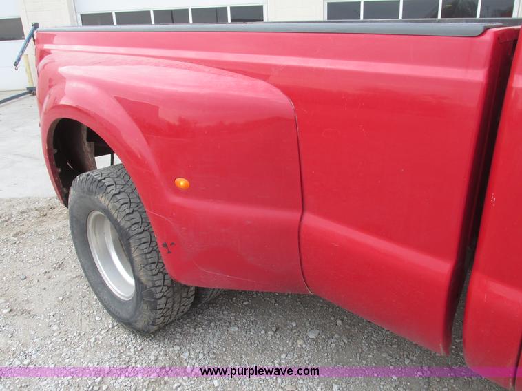 image for item G9887 2001 Ford F350 Super Duty XLT Crew Cab pickup truck