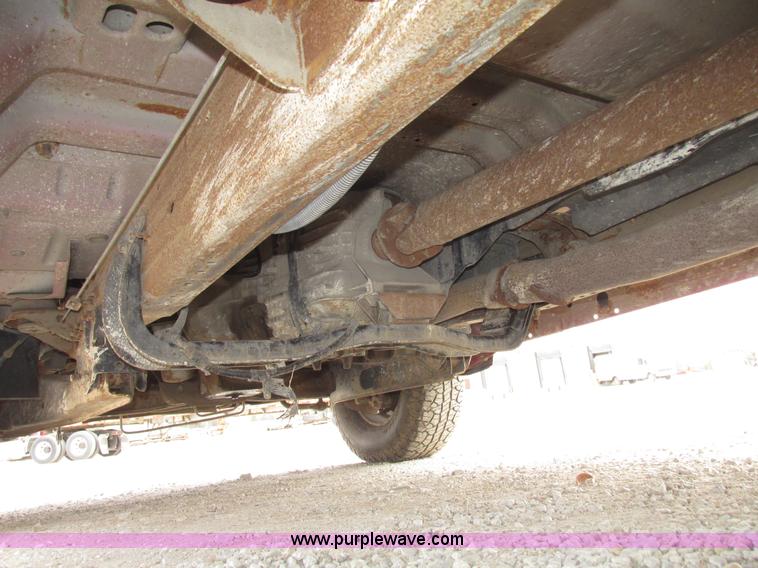 image for item G9887 2001 Ford F350 Super Duty XLT Crew Cab pickup truck