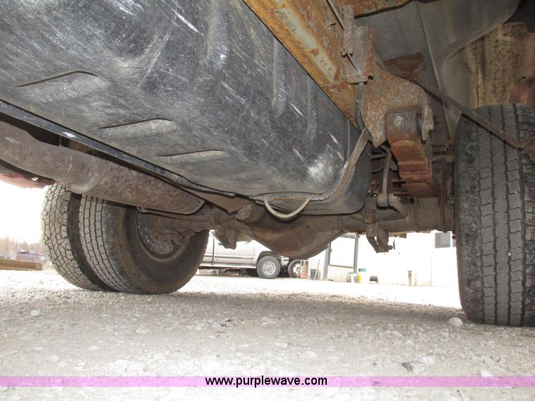 image for item G9887 2001 Ford F350 Super Duty XLT Crew Cab pickup truck