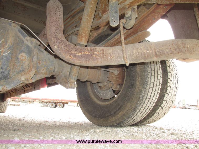 image for item G9887 2001 Ford F350 Super Duty XLT Crew Cab pickup truck