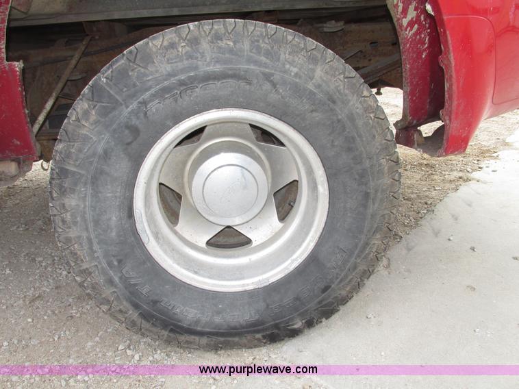 image for item G9887 2001 Ford F350 Super Duty XLT Crew Cab pickup truck