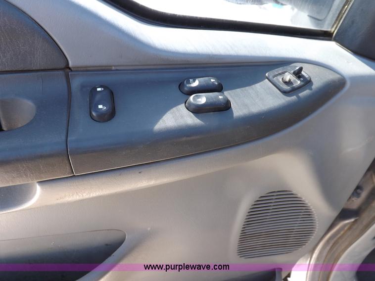 image for item H1906 2004 Ford F350 Super Duty XLT utility truck