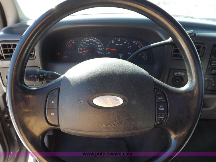 image for item H1906 2004 Ford F350 Super Duty XLT utility truck