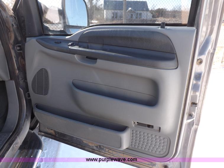 image for item H1906 2004 Ford F350 Super Duty XLT utility truck