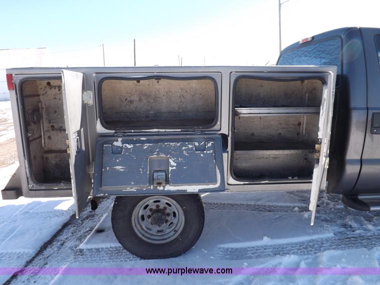 image for item H1906 2004 Ford F350 Super Duty XLT utility truck