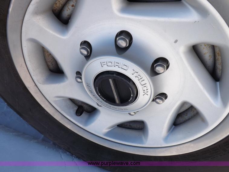 image for item H1906 2004 Ford F350 Super Duty XLT utility truck