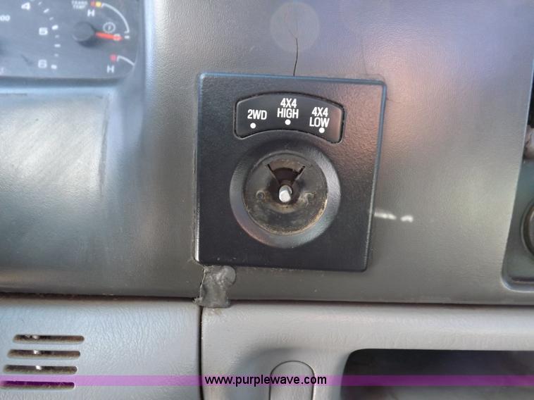 image for item H1906 2004 Ford F350 Super Duty XLT utility truck