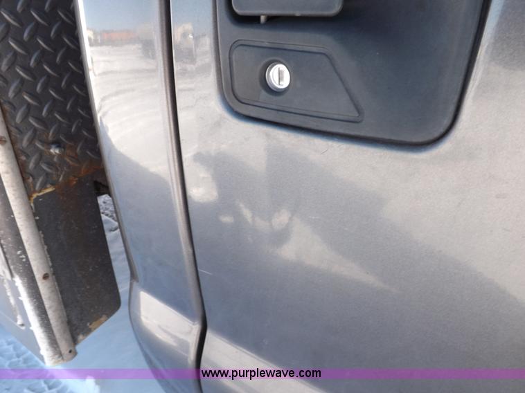 image for item H1906 2004 Ford F350 Super Duty XLT utility truck