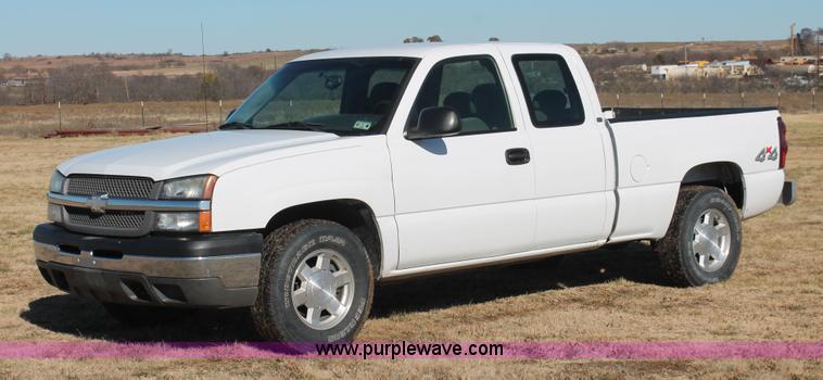image for item H5506 2005 Chevrolet Silverado 1500 Ext. Cab pickup truck