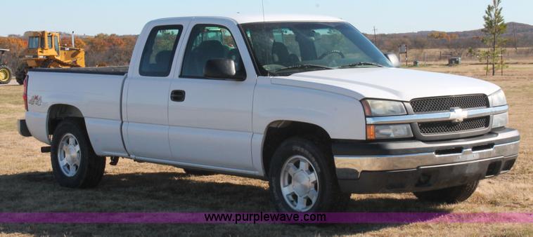 image for item H5506 2005 Chevrolet Silverado 1500 Ext. Cab pickup truck