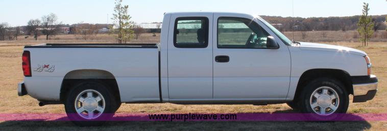 image for item H5506 2005 Chevrolet Silverado 1500 Ext. Cab pickup truck