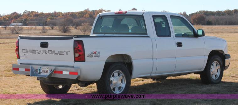 image for item H5506 2005 Chevrolet Silverado 1500 Ext. Cab pickup truck