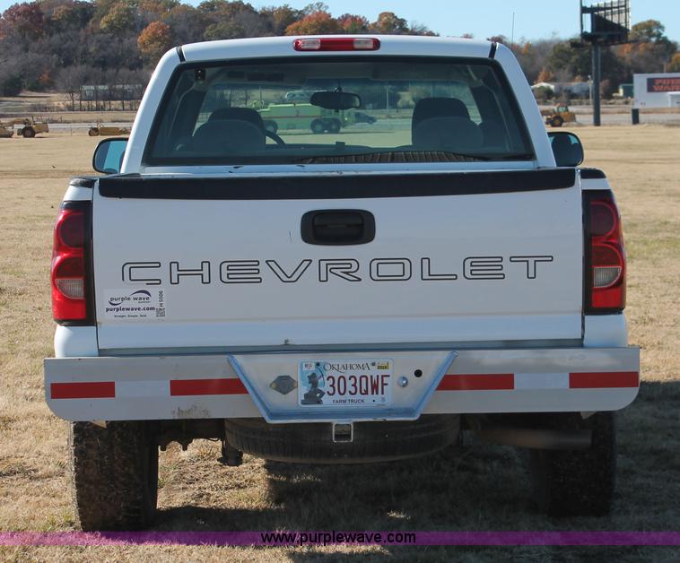 image for item H5506 2005 Chevrolet Silverado 1500 Ext. Cab pickup truck