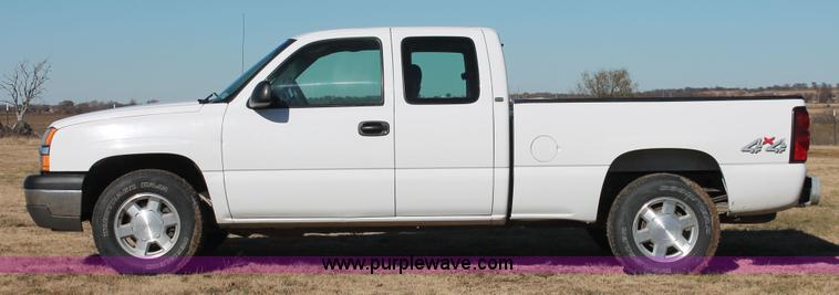 image for item H5506 2005 Chevrolet Silverado 1500 Ext. Cab pickup truck