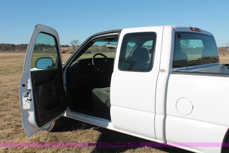 image for item H5506 2005 Chevrolet Silverado 1500 Ext. Cab pickup truck