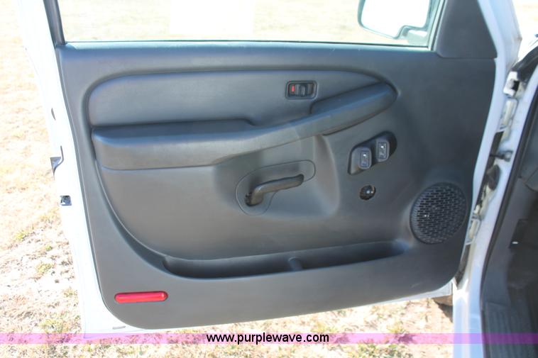 image for item H5506 2005 Chevrolet Silverado 1500 Ext. Cab pickup truck
