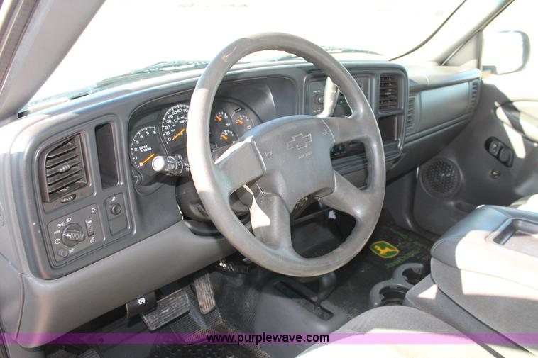 image for item H5506 2005 Chevrolet Silverado 1500 Ext. Cab pickup truck