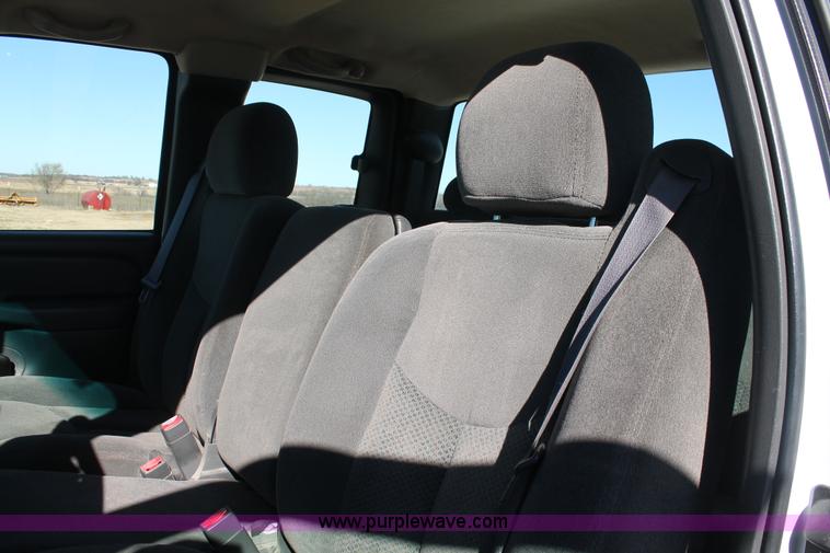 image for item H5506 2005 Chevrolet Silverado 1500 Ext. Cab pickup truck