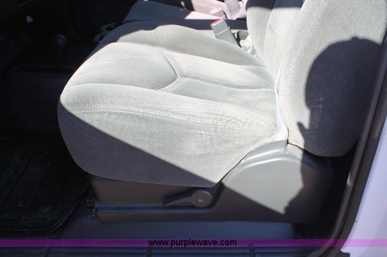 image for item H5506 2005 Chevrolet Silverado 1500 Ext. Cab pickup truck