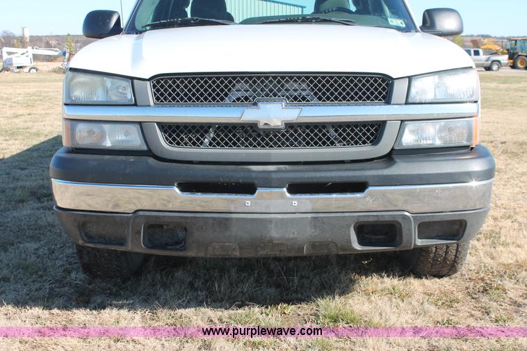 image for item H5506 2005 Chevrolet Silverado 1500 Ext. Cab pickup truck