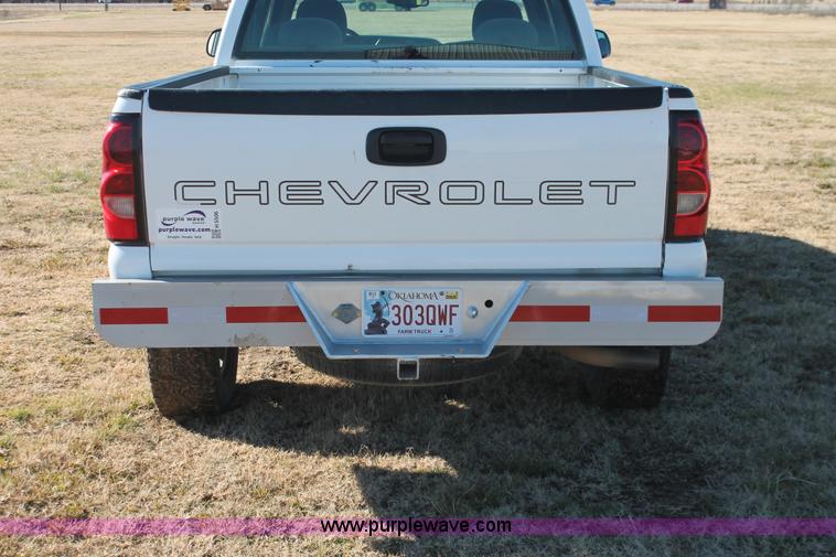 image for item H5506 2005 Chevrolet Silverado 1500 Ext. Cab pickup truck