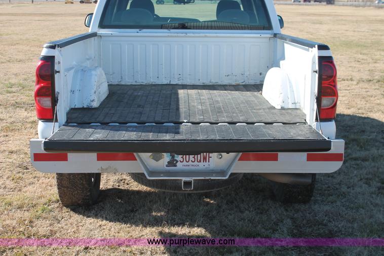 image for item H5506 2005 Chevrolet Silverado 1500 Ext. Cab pickup truck
