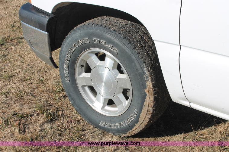 image for item H5506 2005 Chevrolet Silverado 1500 Ext. Cab pickup truck