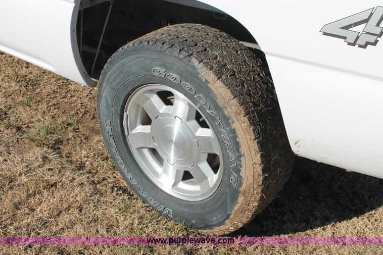 image for item H5506 2005 Chevrolet Silverado 1500 Ext. Cab pickup truck