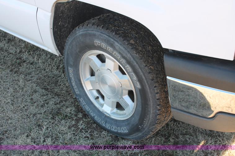 image for item H5506 2005 Chevrolet Silverado 1500 Ext. Cab pickup truck