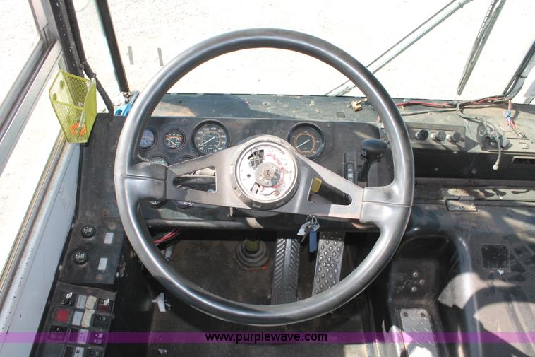 image for item H5537 1993 Oshkosh S-Line Thomas school bus