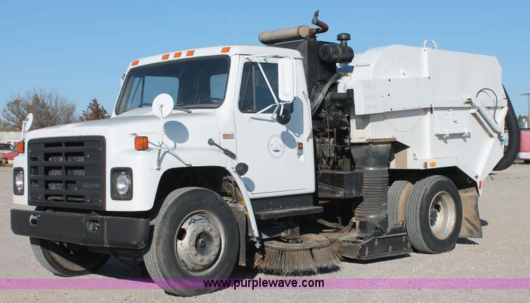 image for item H5539 1988 International S1600 truck with Tymco 600 street sweeper